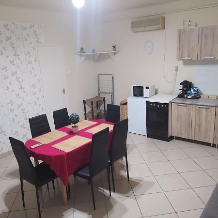 Pingpong Apartman Soltvadkert Exteriér fotografie
